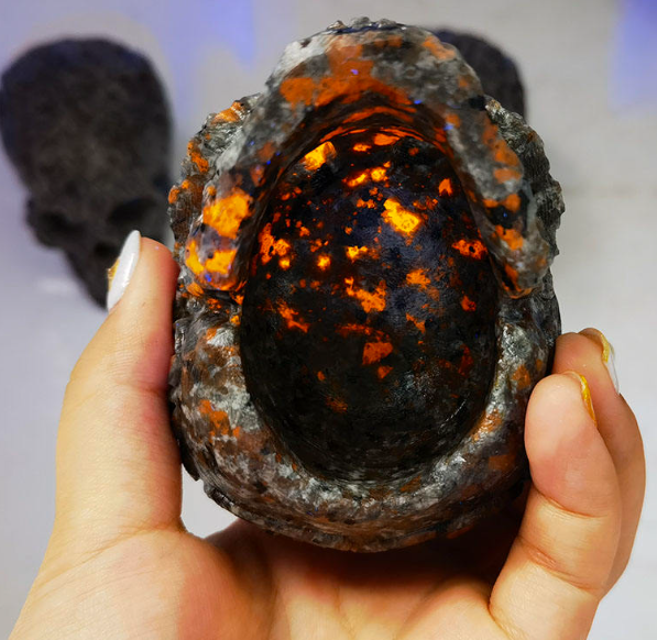 Fancy Fire Flash Yooperlite Skull - Medium